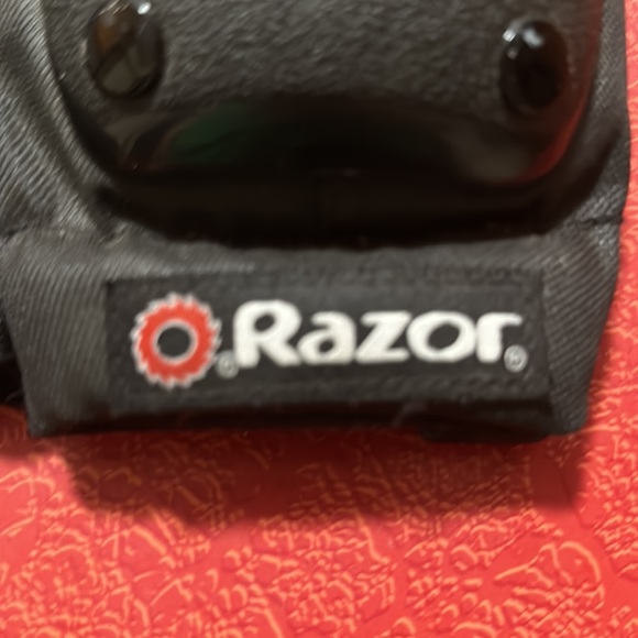 Razor knee pads for riding scooter or roller skating - used - Picture 5 of 5